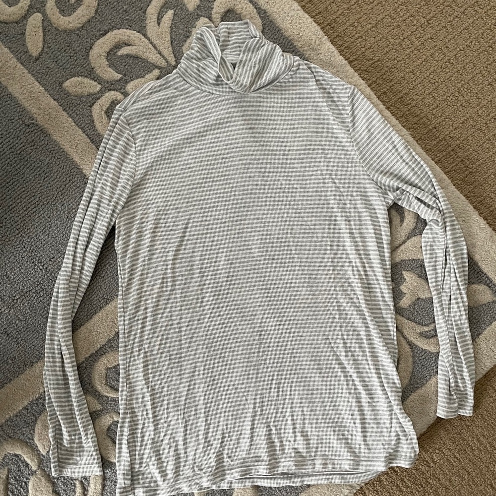 Jones New York long sleeve top